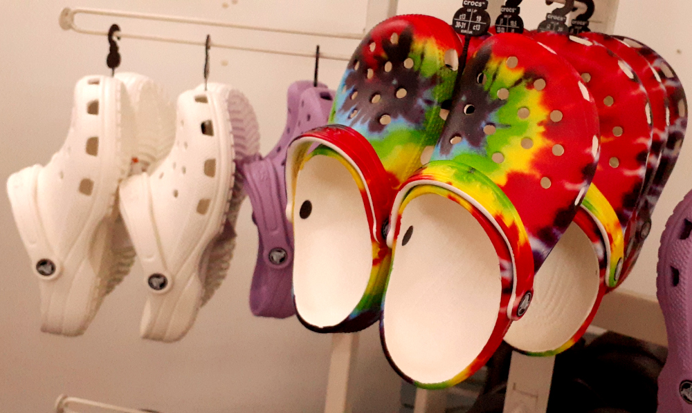 Eden Shoe Den at the Goods Shed Mossel Bay offer the one stop goal to pick the correct match of footwear. Ladies shoes to Crocs for the whole family.