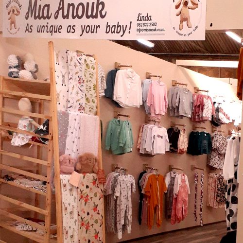Mia Anouk Baba en kleuter klere, bybehore, speelgoed. Baby and toddler clothes, accessories, toys. Visit us at The Goods Shed, Mossel Bay